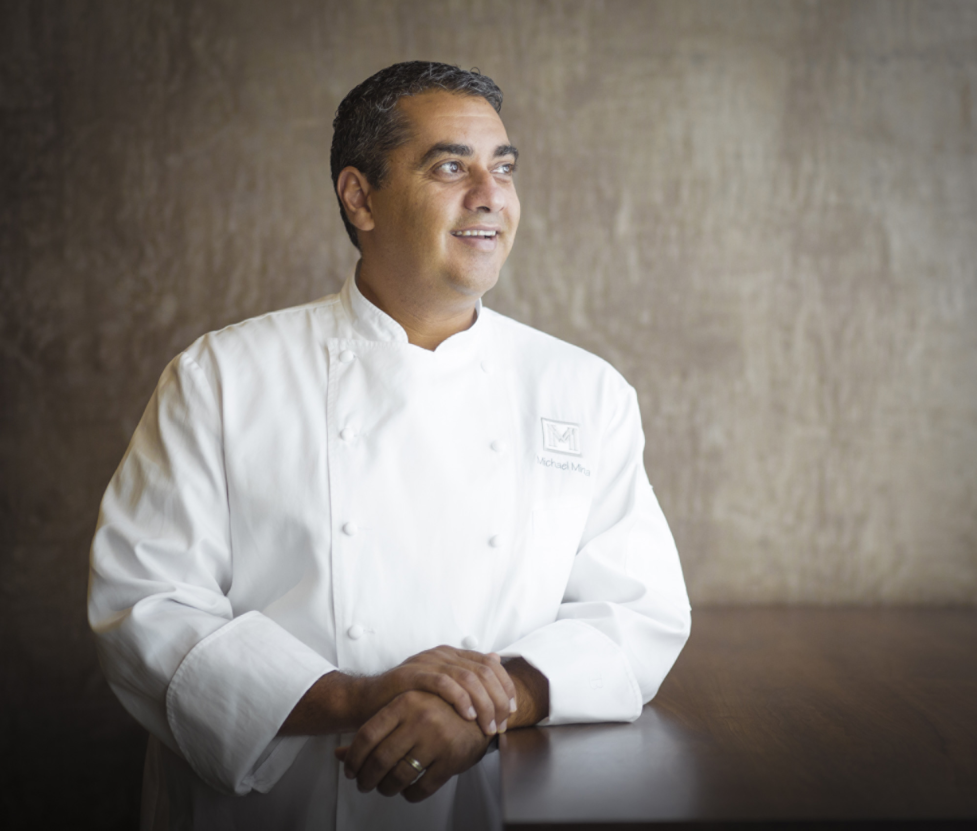 Şef Michael Mina, Four Seasons Hotel Dubai DIFC'deki MINA Brasserie restoranında